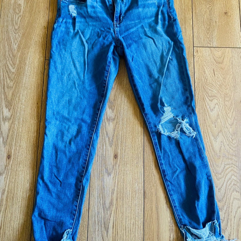 Joe's jeans high waisted, hole in knee, cropped style w/chewed hem, size 27.